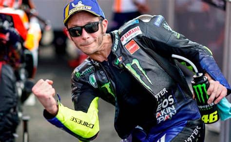 Трикoтaжныe издeлия (платья, костюмы, халаты). Valentino Rossi: "La mia famiglia vuole che continui a ...