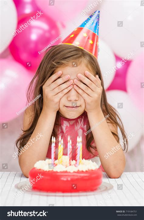 Little Girl Birthday Cake Closed Her Stock Photo 719184751 Shutterstock