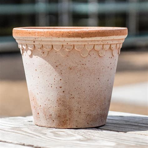 Italian Pottery Terra Cotta Pot With Mini Scallop Detailing Sugar