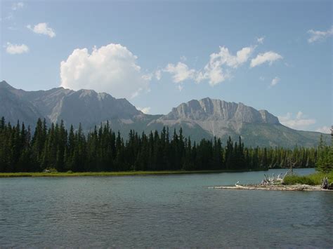 Filen2 Mount Yamnuska Wikimedia Commons