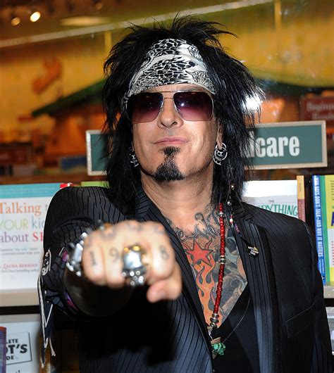 Careful At Your Next Motley Crue Show Nikki Sixx Is Collecting Cameras Video