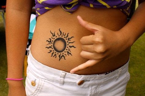 43 ideeën over SUN MOON TATTOOS tatoeages tatoeage ideeën tatoeage