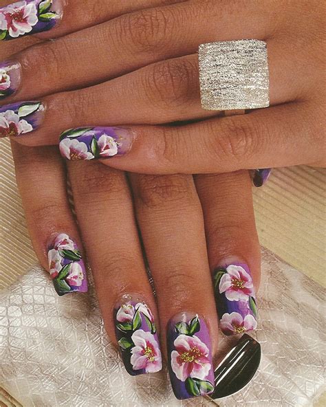 Las uñas de flores 2021 son otro de los diseños más clásicos a la hora de pintar nuestras uñas. Belleza x Siempre: Uñas decoradas con mixtura de flores