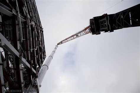 Watch The Wilshire Grand Get Its Spire Making It The Tallest Building