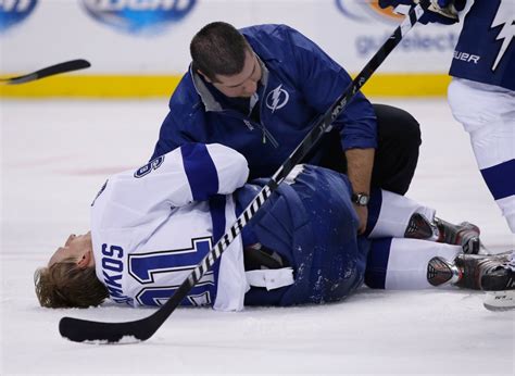 Tampa Bay Centre Steven Stamkos Out With Broken Leg Ctv News