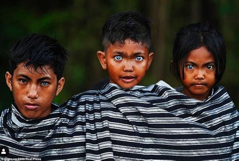 بسبب طفرة جينية قبيلة إندونيسية يتمتع جميع أفرادها بعيون زرقاء لامعة