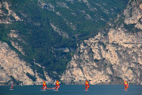 Online Crop Hd Wallpaper Garda Italy Lake Landscape Mountains