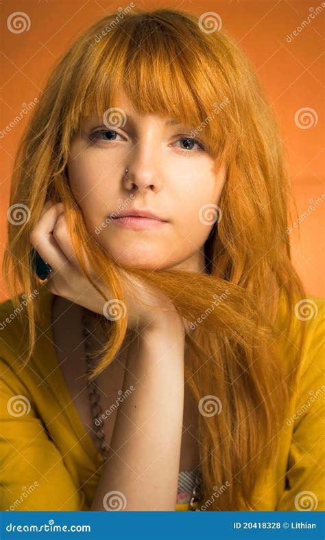 赤毛の女性のヌード写真 ナレール