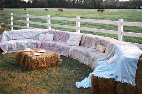25 Chic Rustic Hay Bale Decoration Ideas For Country Weddings With