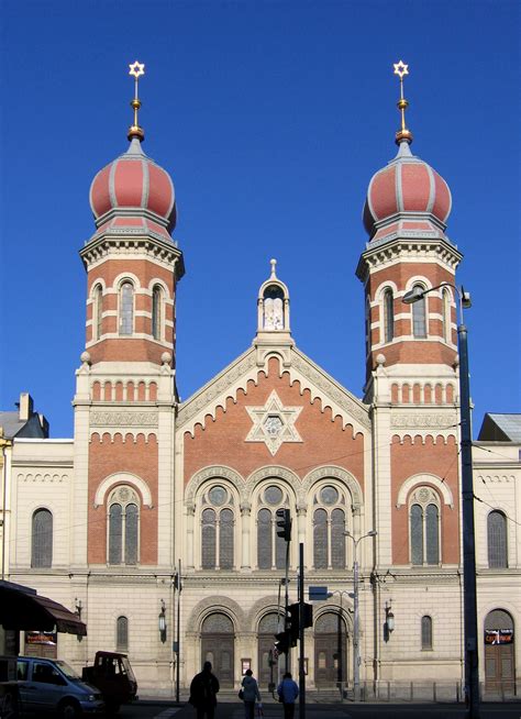 Every year, the synagogue, church of all nations hosts thousands of national and international visitors. Great Synagogue (Plzeň) - Wikiwand