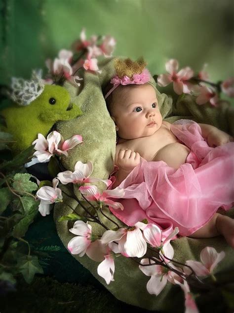 Frog Princess Mother Baby Photography Newborn Baby Girl Photography