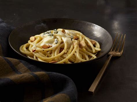 Bucatini Collezione Barilla Con Salsa Morena De Limón Y Mantequilla Y