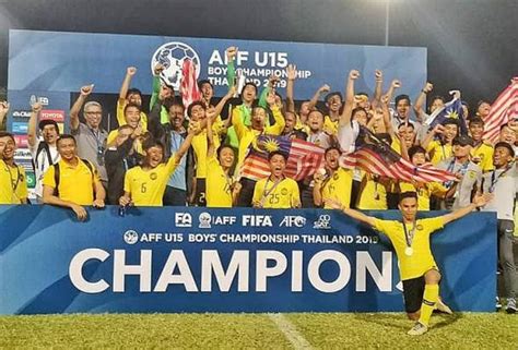 Persatuan bolasepak malaysia, fam mengenakan hukuman gantung lima perlawanan terhadap penyerang terengganu, nor. Malaysia tewaskan Thailand untuk juarai Kejohanan AFF B-15 ...