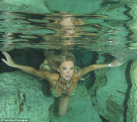 Tara Reid Shows Off Her Bikini Body Cave Diving In Mexico Daily Mail