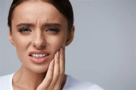 This technique is effective to reduce wisdom teeth swelling after the first 24 hours following the removal. 7 Effective Natural Remedies to Relieve Wisdom Tooth Pain ...