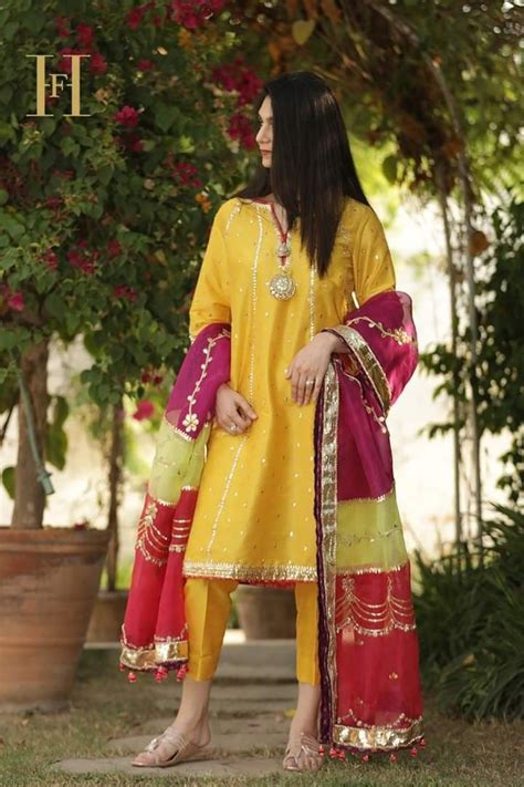Pakistani Simple Mehndi Dresses
