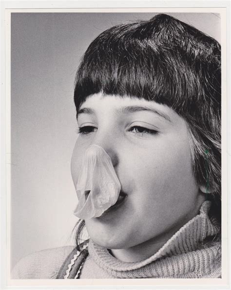 Gum Blowing Snapshots Photos-19 - Flashbak