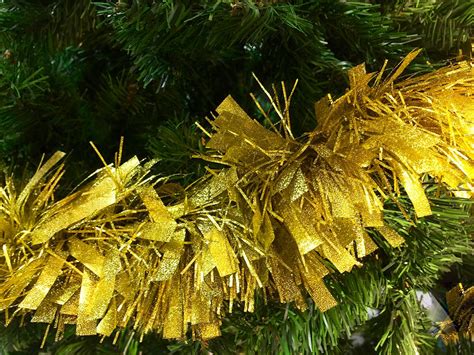 12ft 365cm Vibrant Gold Chunky Thick And Thin Cut Christmas Tinsel Garland