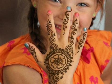 12 Easy Mehndi Designs For Kids That Are Hot This Wedding Season