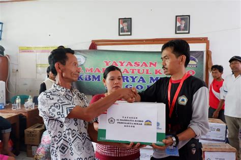 Yayasan pendidikan pesantren dar al qur'an. Yayasan Al Madinatul Kubro Berikan Donasi ke Korban ...