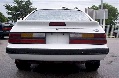 Oxford White 1986 Ford Mustang Hatchback Photo Detail