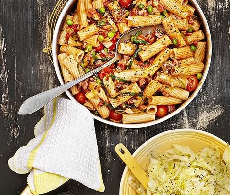 Tortiglioni Med ärter Och Bacon Recept