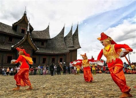 Gambar makanan tradisional sumatera barat. Kebudayaan Sumatera Barat Lengkap Beserta Gambar dan ...