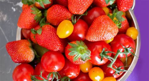 Które owoce i warzywa spożywali Polacy w lipcu najchętniej? - Owoce warzywa