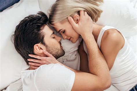 気持ちが抑えられない男性が交際前の女性にキスしたときの本音4つ（ananweb）