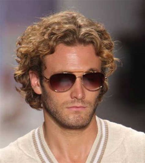 35 Cool Curly Hairstyles For Men Mens Hairstylecom