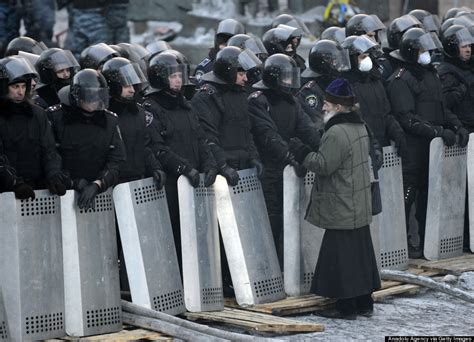 In Kiev Protests Bring Orthodox Priests To Pray On The Frontline