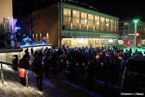 15000 Public Menorahs Lit To Celebrate Chanukah They Are Put Up In