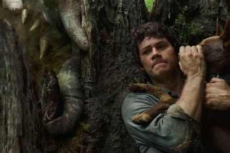 Dylan Obrien Luta Contra Insetos Gigantes Em Filme Que Concorre Ao