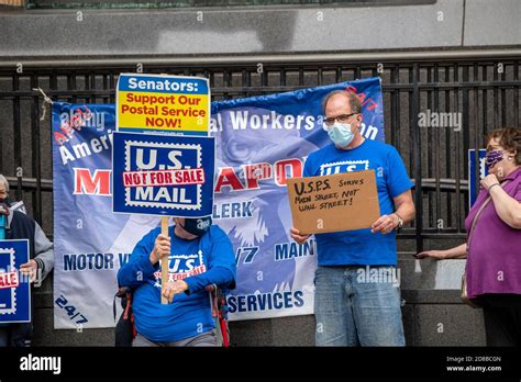 Protesters Holding Protest Signs Hi Res Stock Photography And Images Alamy