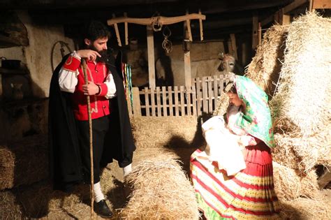 Sta dormendo anche dio ninna nanna dormi gi?. Flëj ti Bir, il via alla seconda edizione del presepe ...