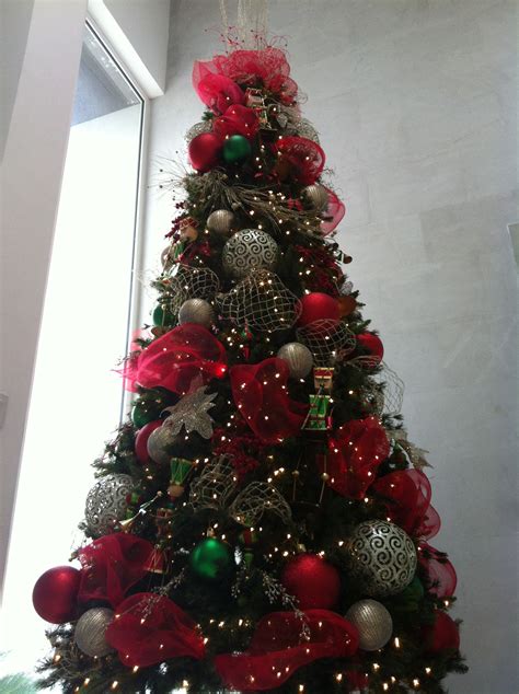 Pino Decorado En Colores Rojo Verde Y Dorado Rainbow Christmas Tree