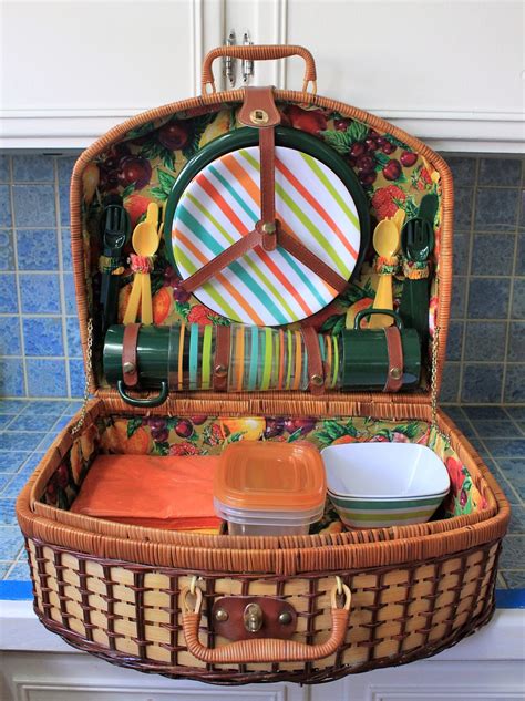Complete Vintage Wicker Picnic Basket With Set Dinnerware