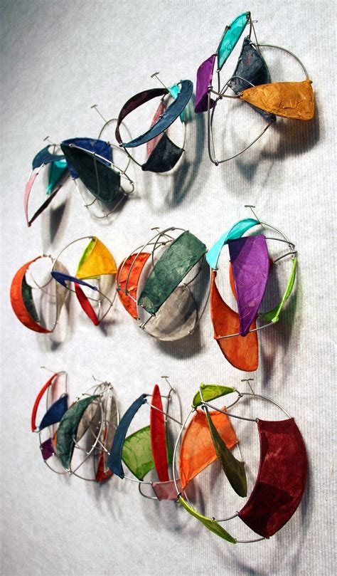 Line allows people to express ideas in a simple way, think happy faces and hearts, and. wirepaper12sidesm.jpg | Sculpture art, 3d art projects