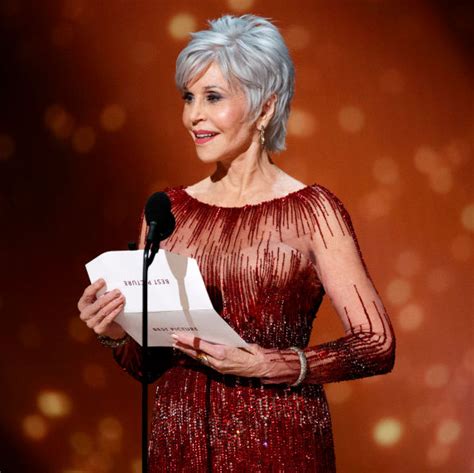 Jane Fonda 82 Rocks Gray Hair And Recycled Gown At 2020 Oscars