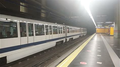 Tren Metro Madrid 8000 Destino Nuevos Ministerios Entrando En Su Paso