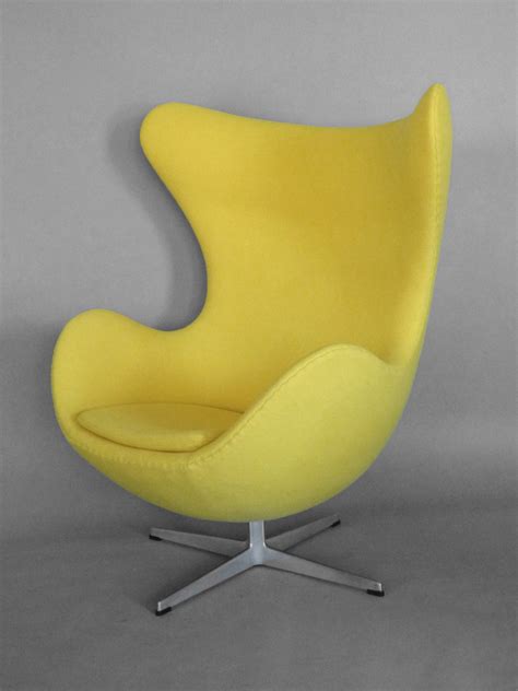 This technology was used under license by the egg chair's manufacturer fritz hansen and then is highly probable that arne jacobsen knew already about it during the design. Properly Restored Arne Jacobsen Egg Chair For Sale at 1stDibs
