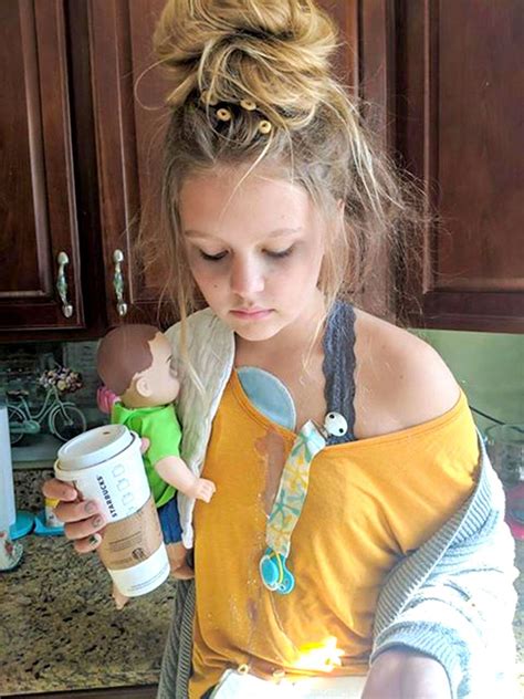 This 13 Year Old Totally Nailed Her Tired Mom Costume For Halloween