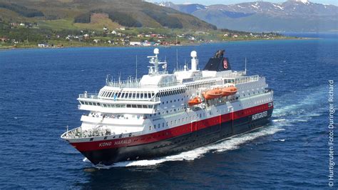 Das postschiff ist 122 meter lang und hat platz für 691 passagiere. Hurtigruten Schiffsreise Norwegen & Nordkap › rsd-reisen.de