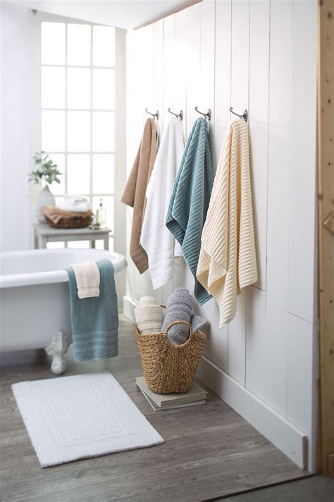 10 Towel Ideas For Bathrooms Decoomo