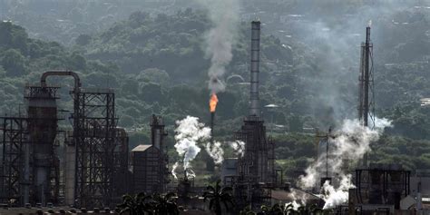 The Us Shifts Focus To Venezuelan Oil But Output Is Low Wsj