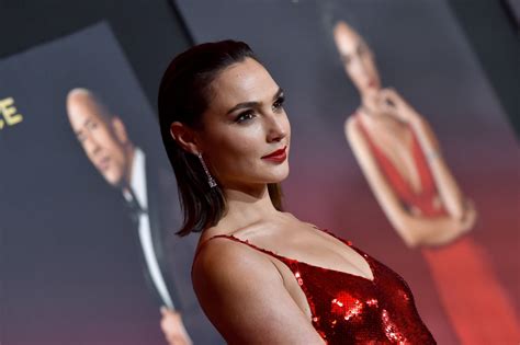 Gal Gadots Wonder Woman Post Resurfaces After Reports Dc Canceled Film
