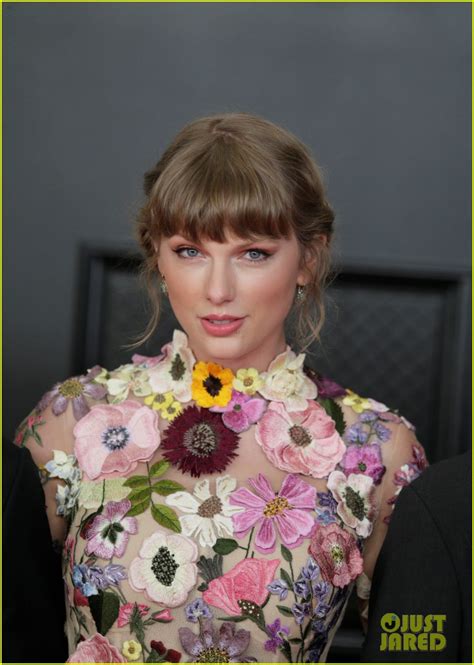 Taylor Swift Is Covered In Flowers While Arriving At Grammys 2021 Photo 4532981 Grammys