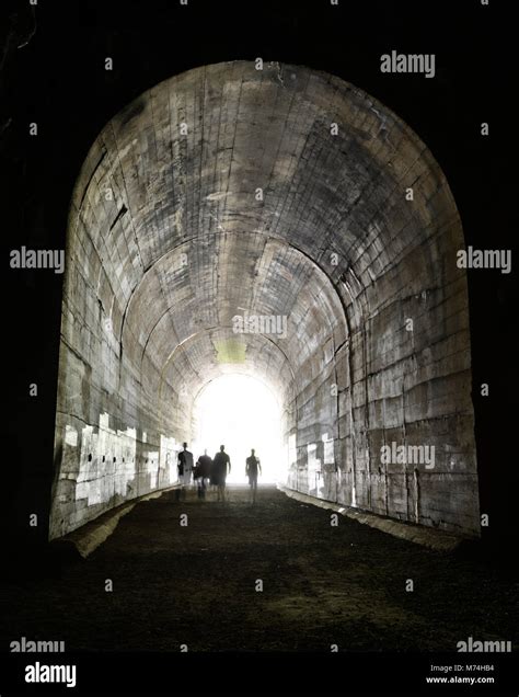 Eisenbahntunnel Der Alten Strecke Fotos Und Bildmaterial In Hoher