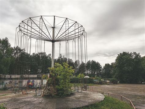 My 22 Pics Show A Closed Amusement Park That Reminds You Of The Soviet