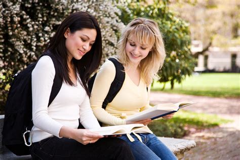 Helping Your Teen Navigate The College Admissions Process